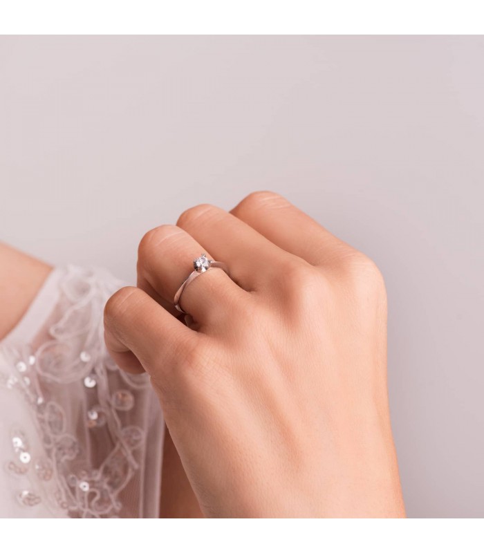 Solitaire en diamants 0.200 ct. Bague femme Veronessi or blanc 18 carats. Bijoux en ligne.