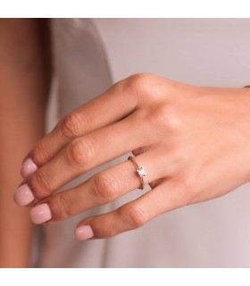 Anillo de compromiso novia Veronessi oro blanco 18 kilates. Solitario de diamantes 0.200 Qtes.