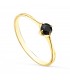 Solitario de mujer en oro amarillo con piedra negra. Espectacular anillo de pedida.