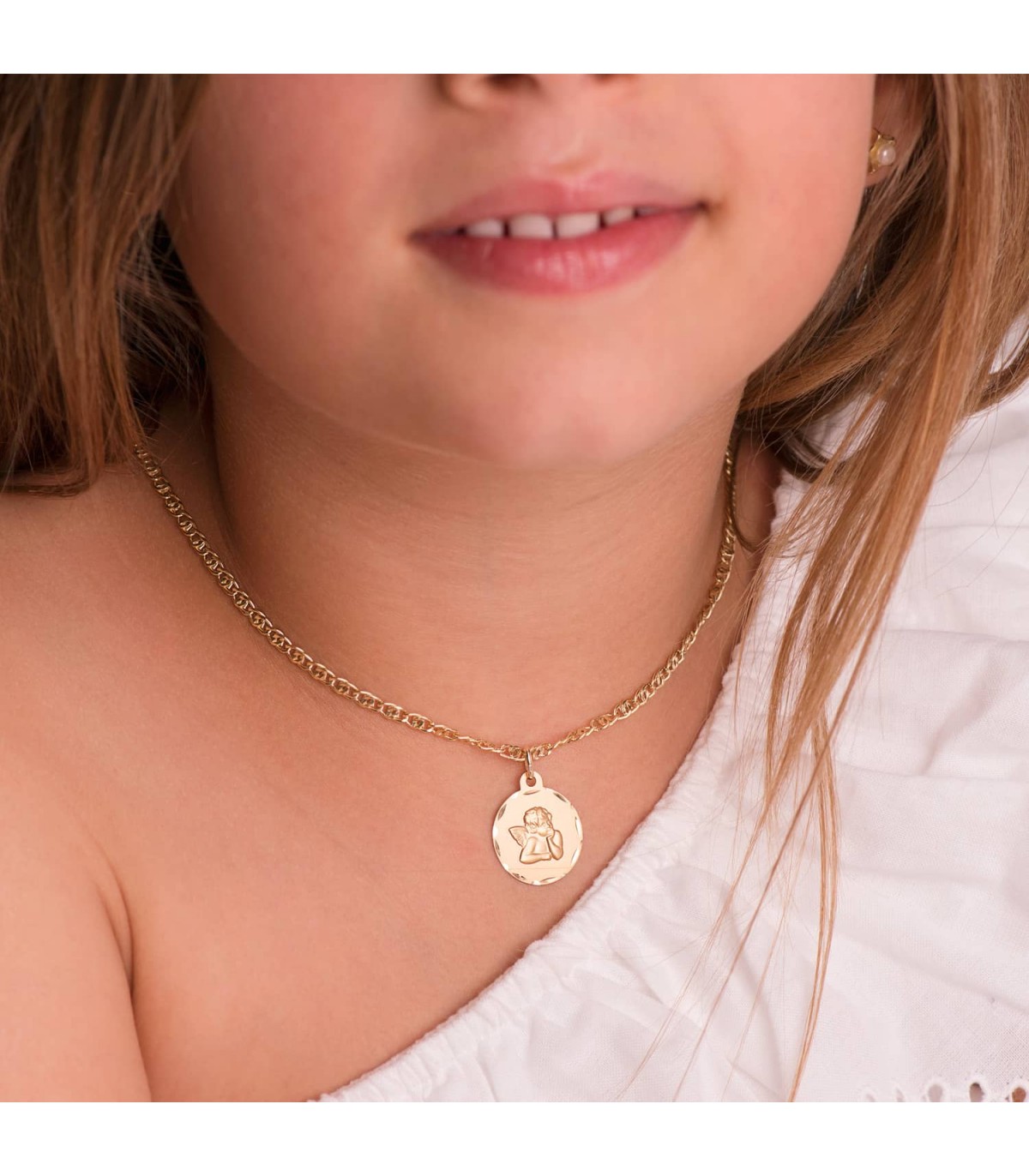 Medalla Angelito Oro Amarillo 9K 16mm Tallada | joyería online | regalos para bebés