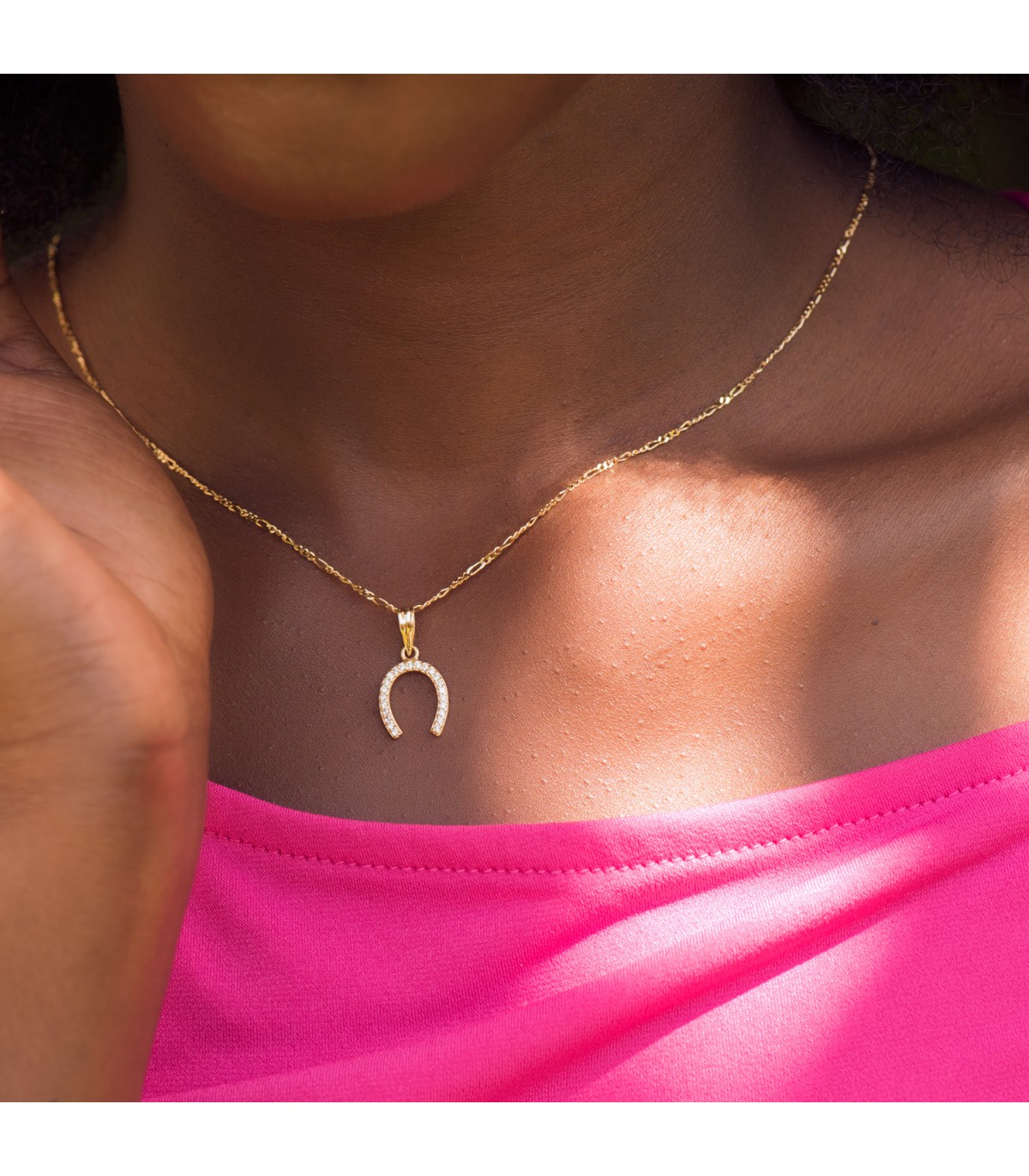Collana con catena figaro di 2 mm e 45 cm, maglia 3+1 grumetta alternata. Catenina da donna.