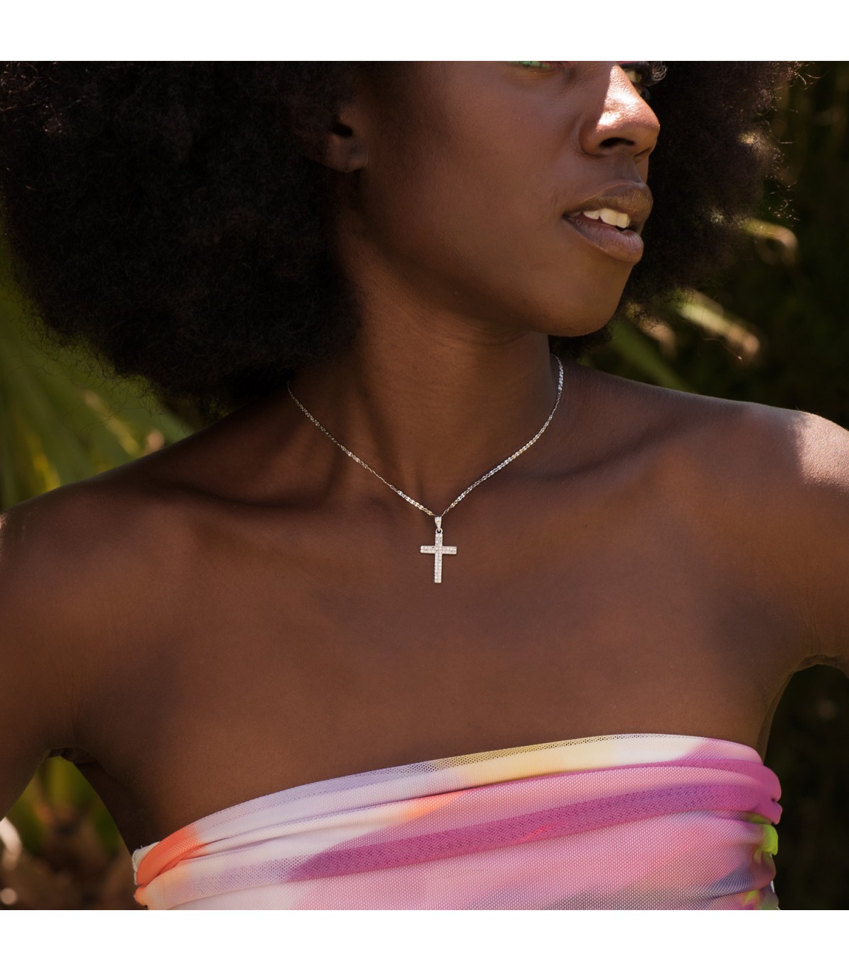 Collar con cruz de oro blanco y circonitas, 18 Ktes 22 mm, ideal para mujer
