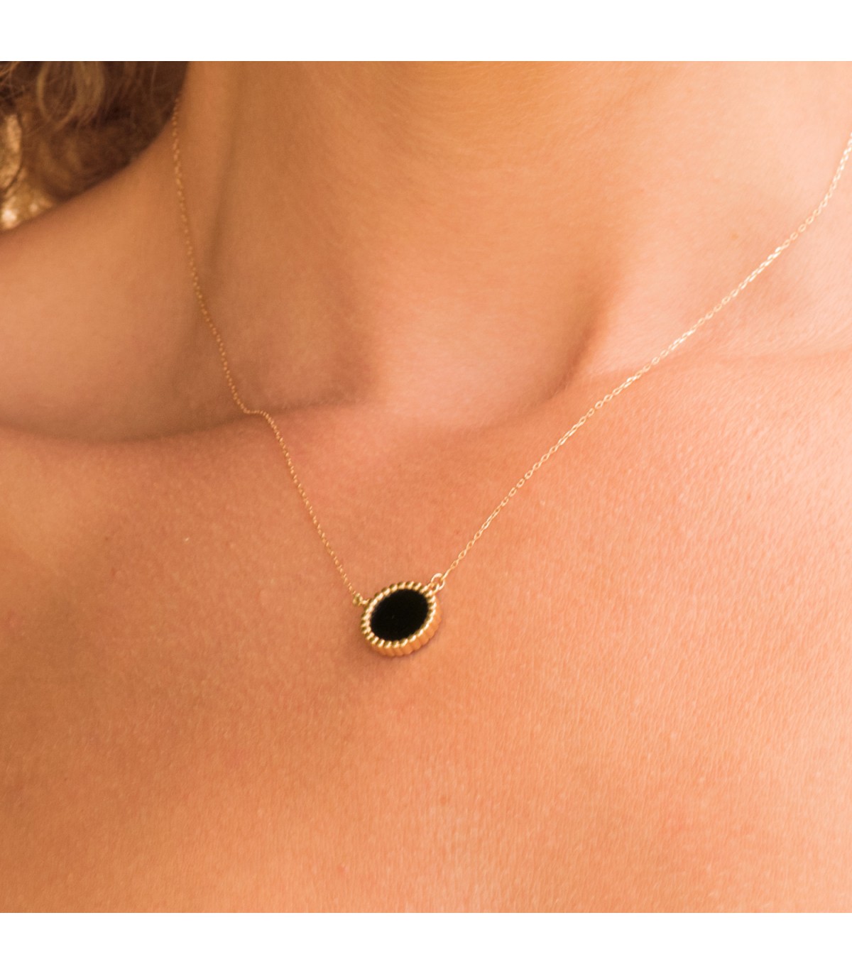 Collar Mujer Oro 18K Black Caviar Dot | Gargantillas de moda, collares con piedras de colores, colgante ónix