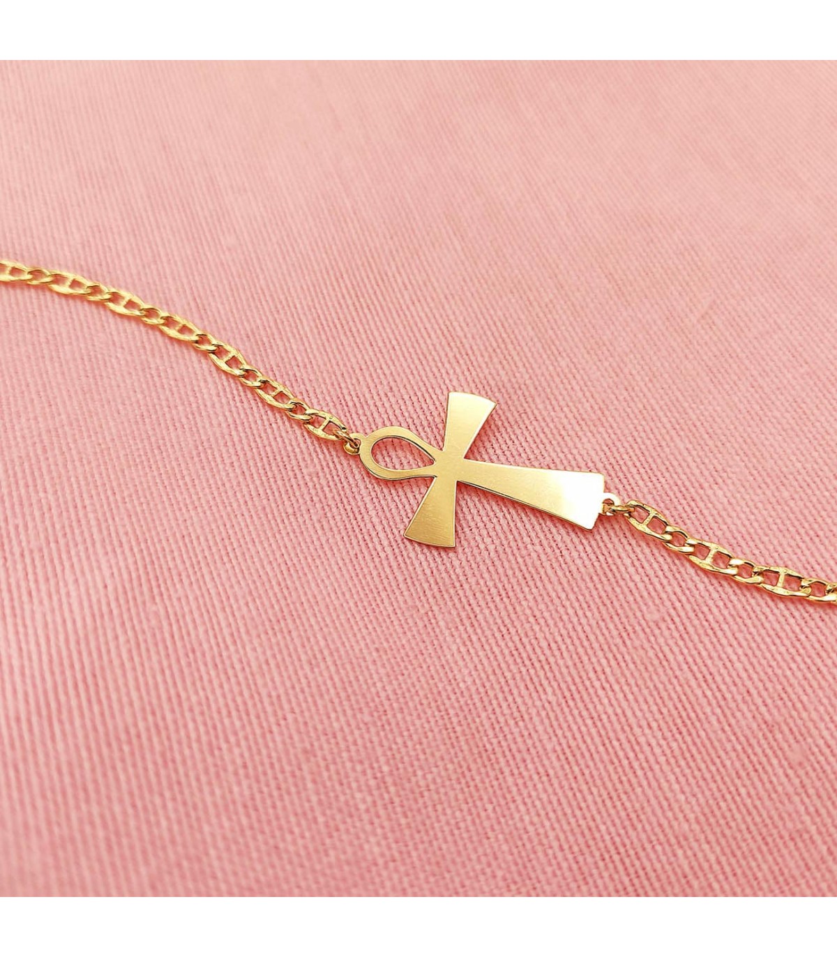 Detalle de la pulsera cruz de la vida - pulseras para mujer, pulseras de oro