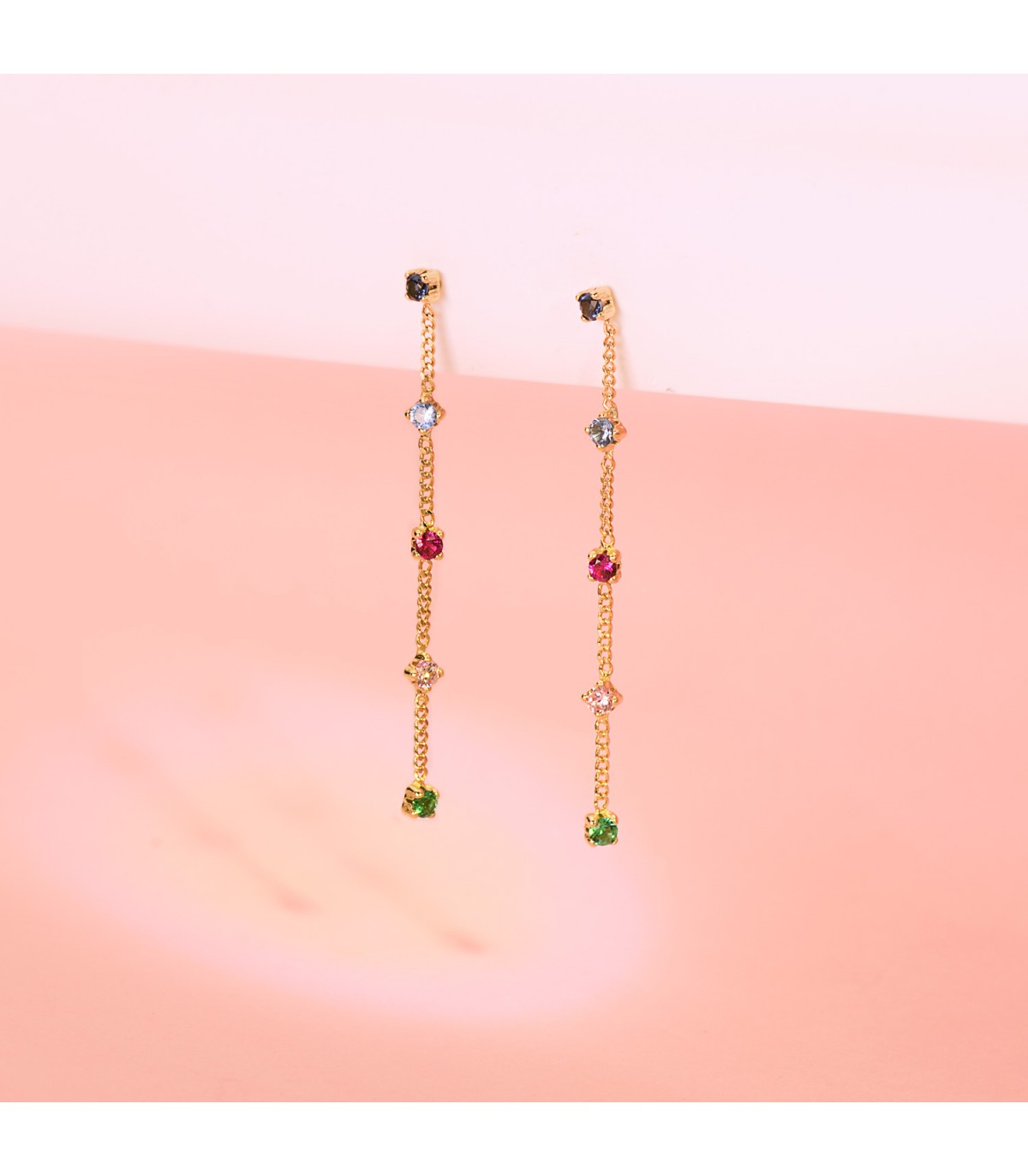 Ohrringe mit 18 Karat Goldkette und farbigen Zirkonia-Steinen – Ohrringe mit Goldkette, Party-Ohrringe.