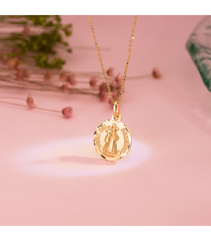 Medalla Niño del Remedio Oro 18k 16mm Tallado