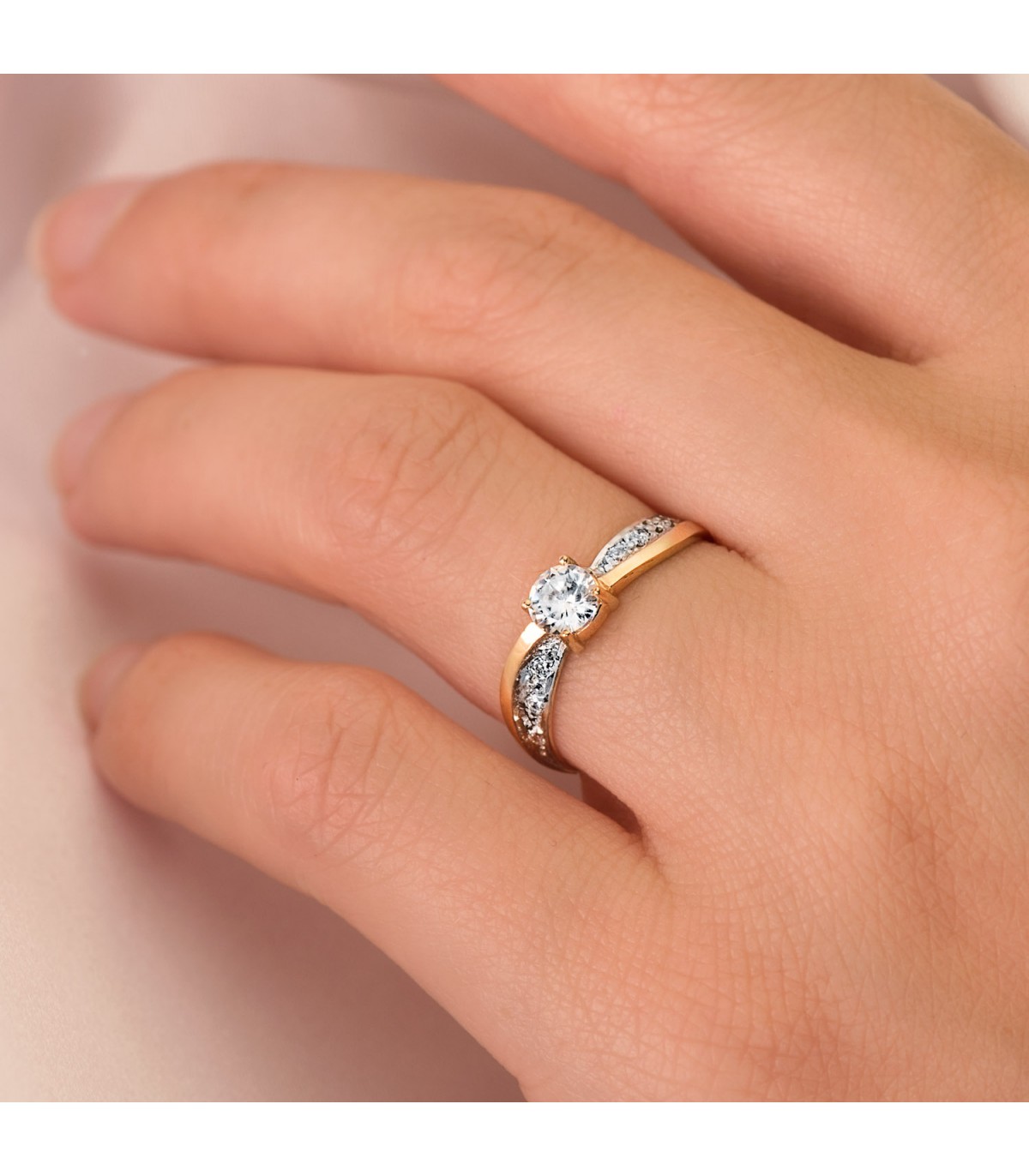 Raffinierter Verlobungsring mit Zirkonia Pavé, Modell VENNETIA Gelbgold, bei ALDA