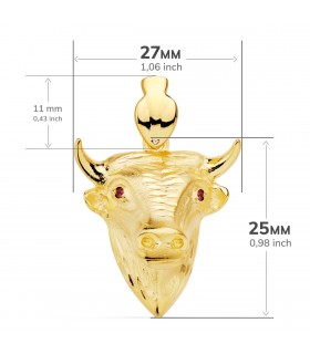 Pendentif pour homme avec une grande tête de taureau.