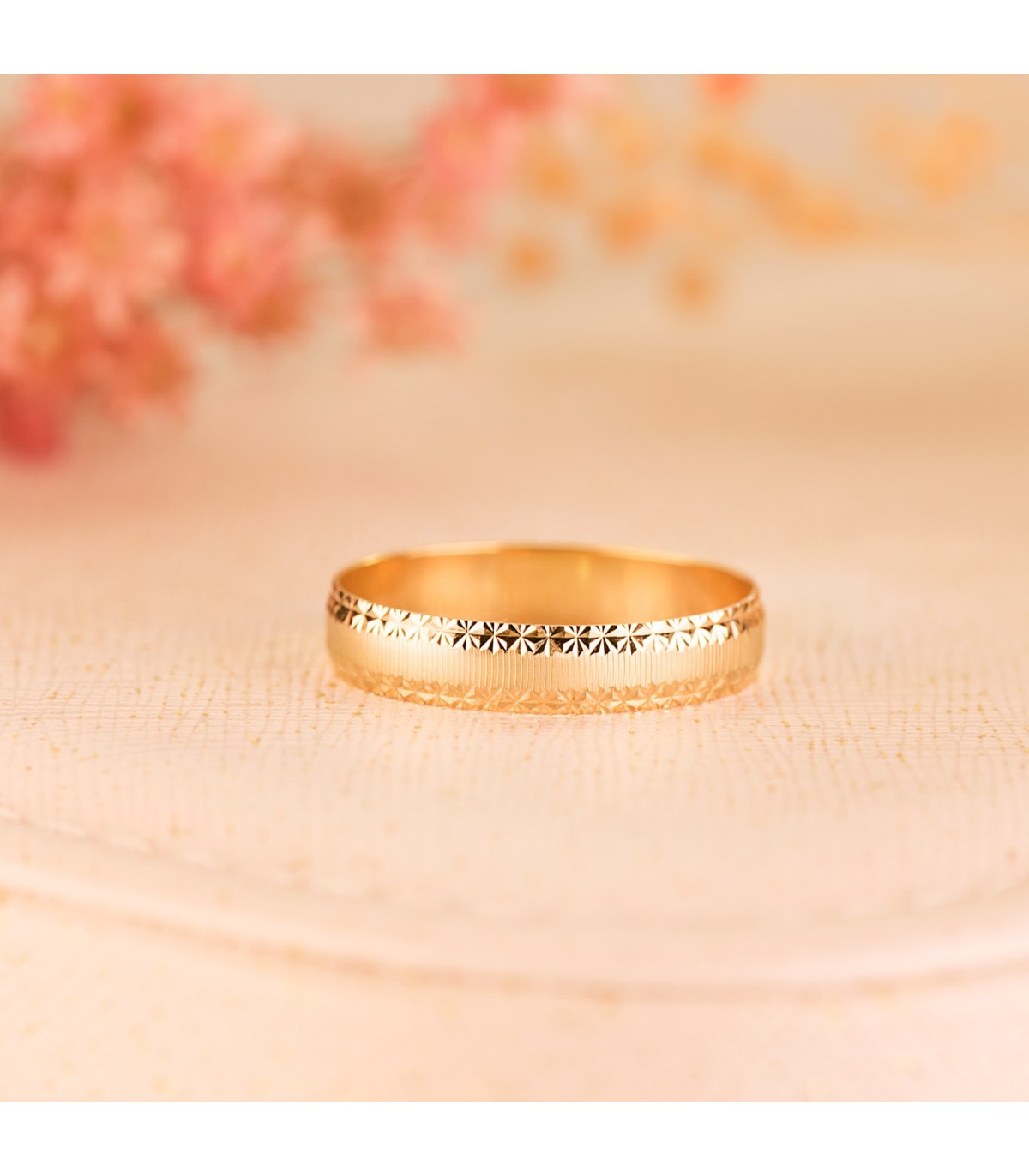 Anillo de compromiso Toscana 4mm. Alianza boda oro amarillo. Joyas online.