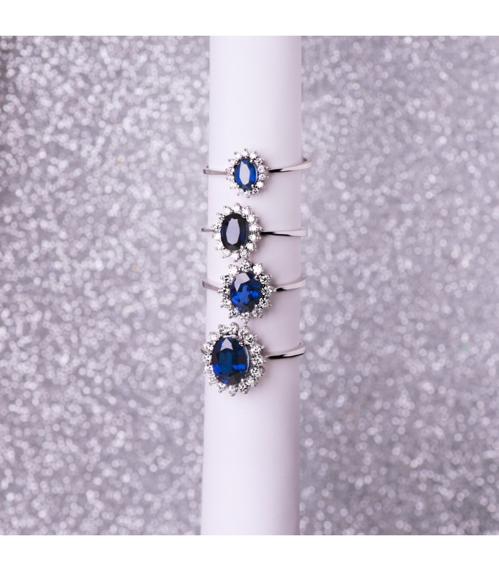 Anillos de compromiso con diamantes y zafiro. Alta Joyería. Sortija de mujer.