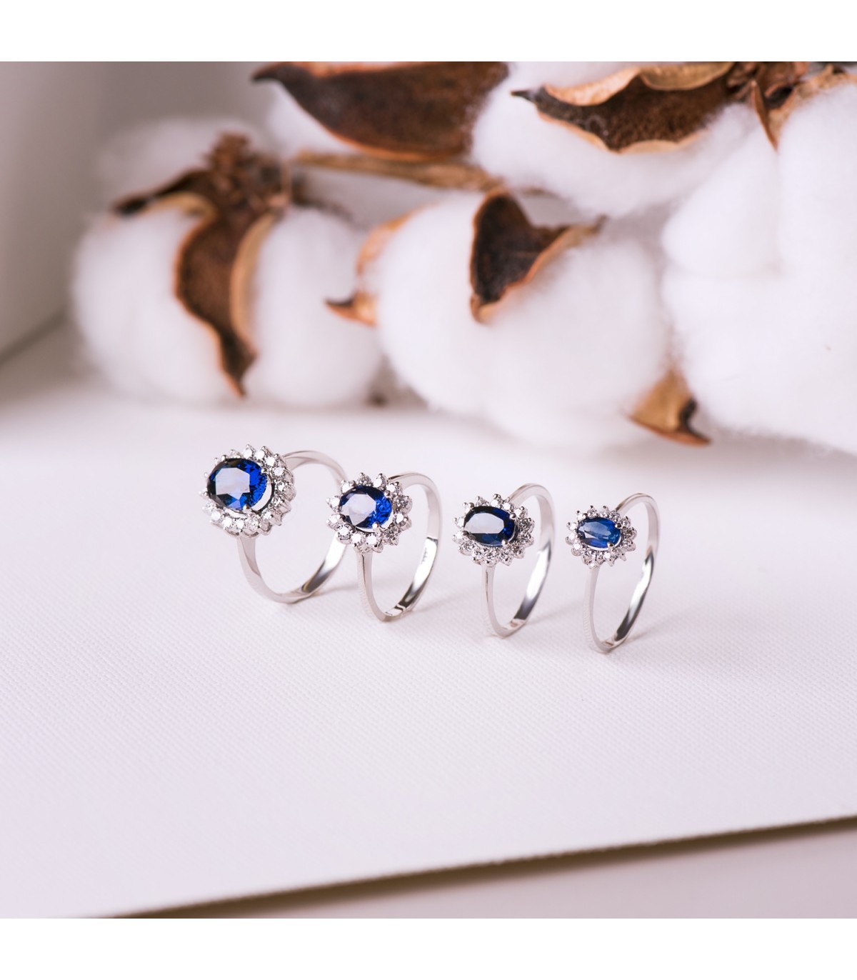 Anillos para pedida de mano con zafiro. Anillos con diamantes. Joyería online Alda Joyeros.