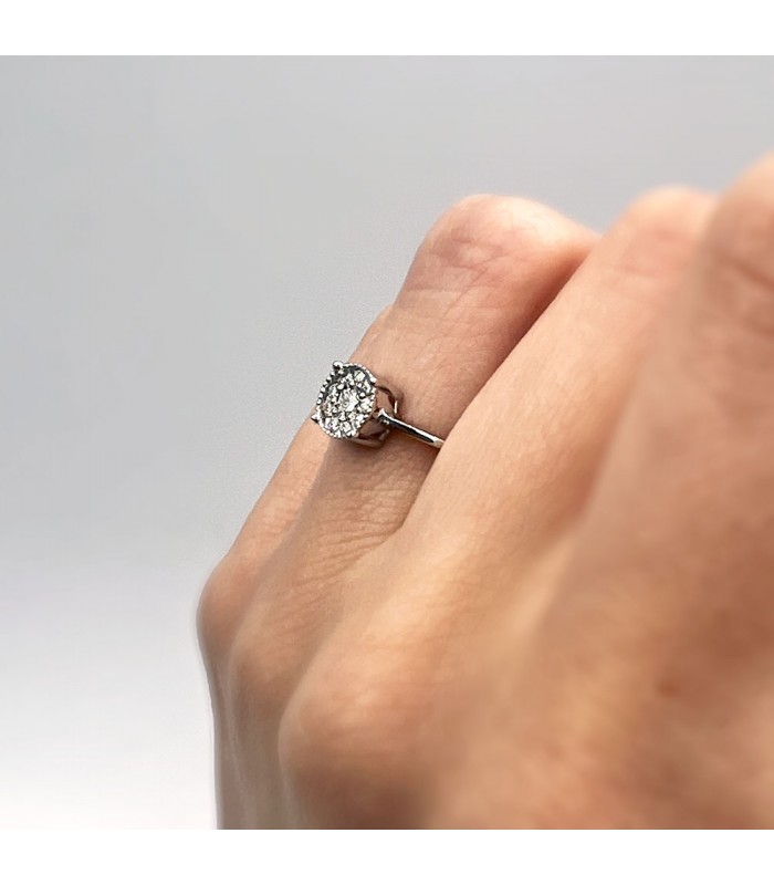 Sortija de mujer en oro blanco 18 kilates. Anillo con diamantes. Joyería online.