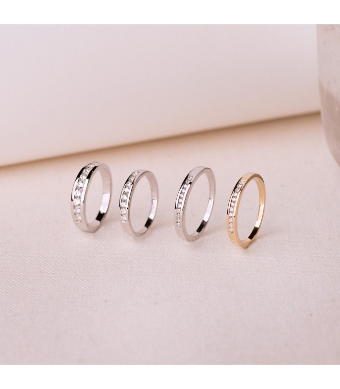 Anillos de compromiso en oro blanco. Alianzas con diamantes. Anillos de boda unisex.