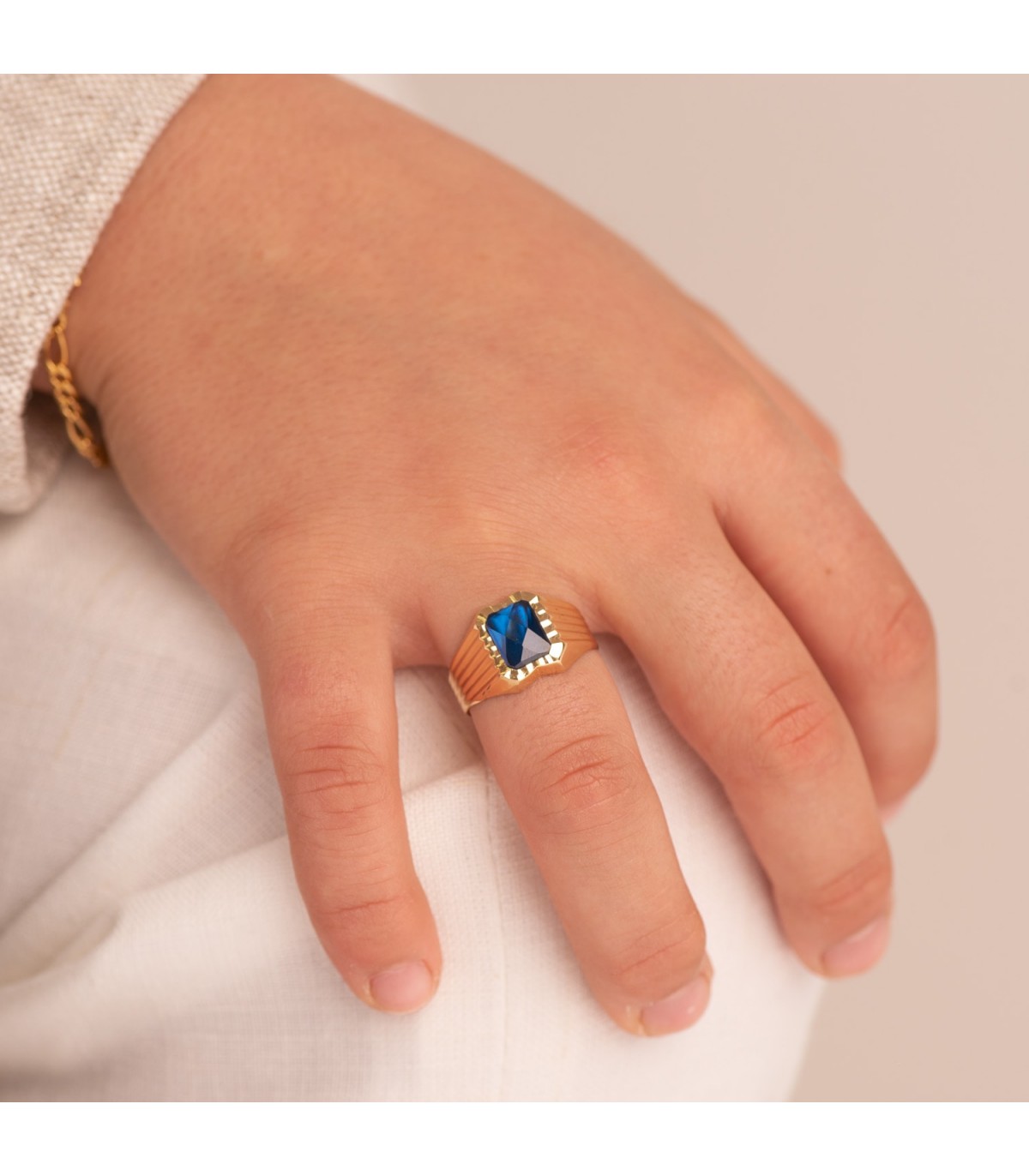 Chevalière enfant or jaune 18 carats Pierre Bleu - Modèle Oliver