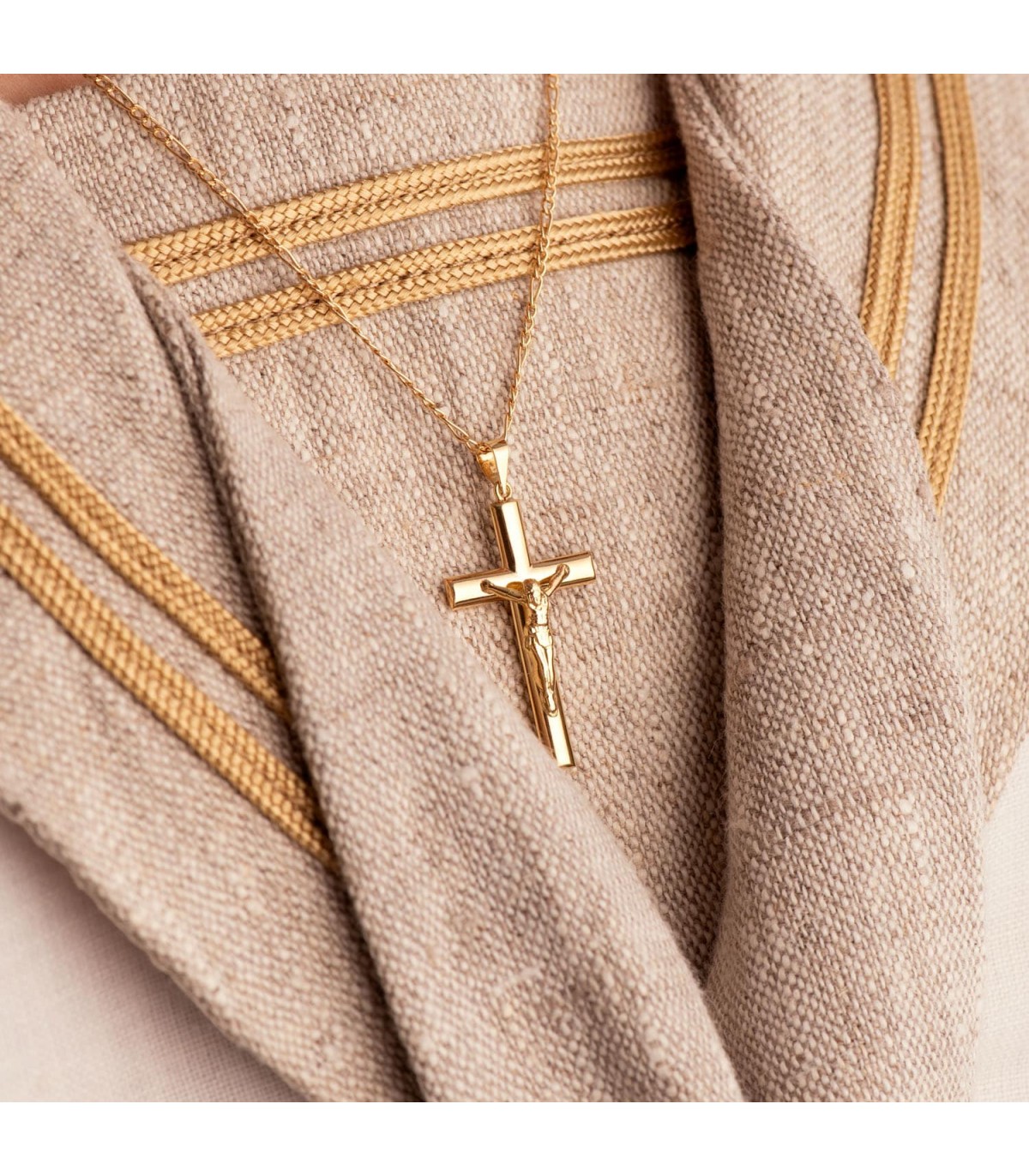 Croce con Cristo a canna ovale cava 18 Kt 29mm - Regalo battesimo e Comunione