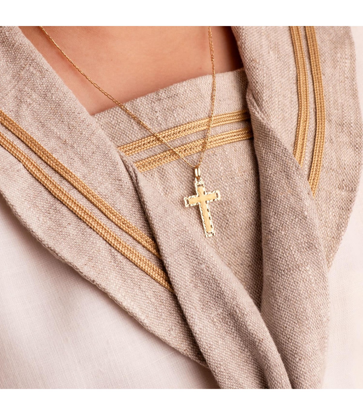 Cruz de comunión para niños, plana y calada en oro 18 K, 25 MM