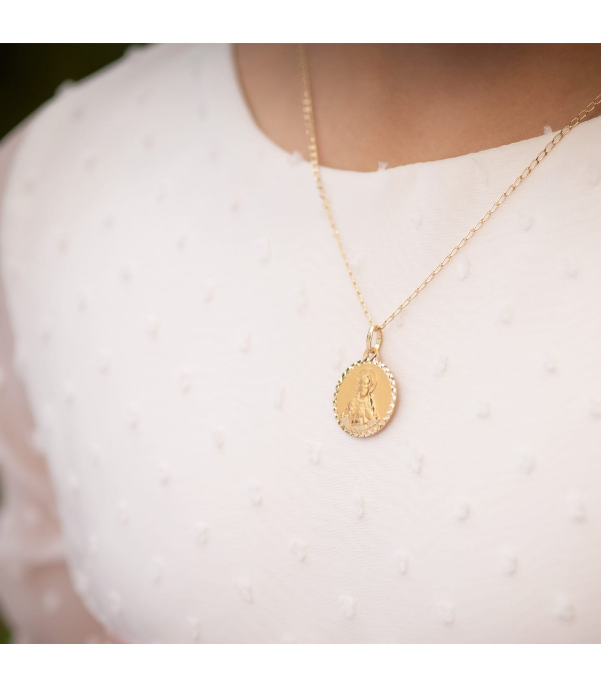 medalla cristo de oro