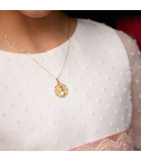 medalla de oro niña