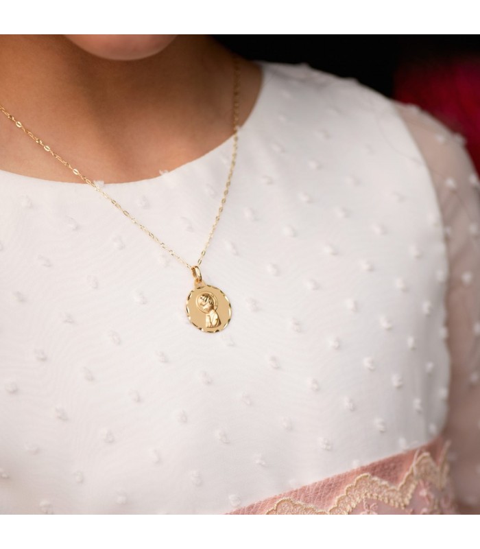 medalla de oro niña
