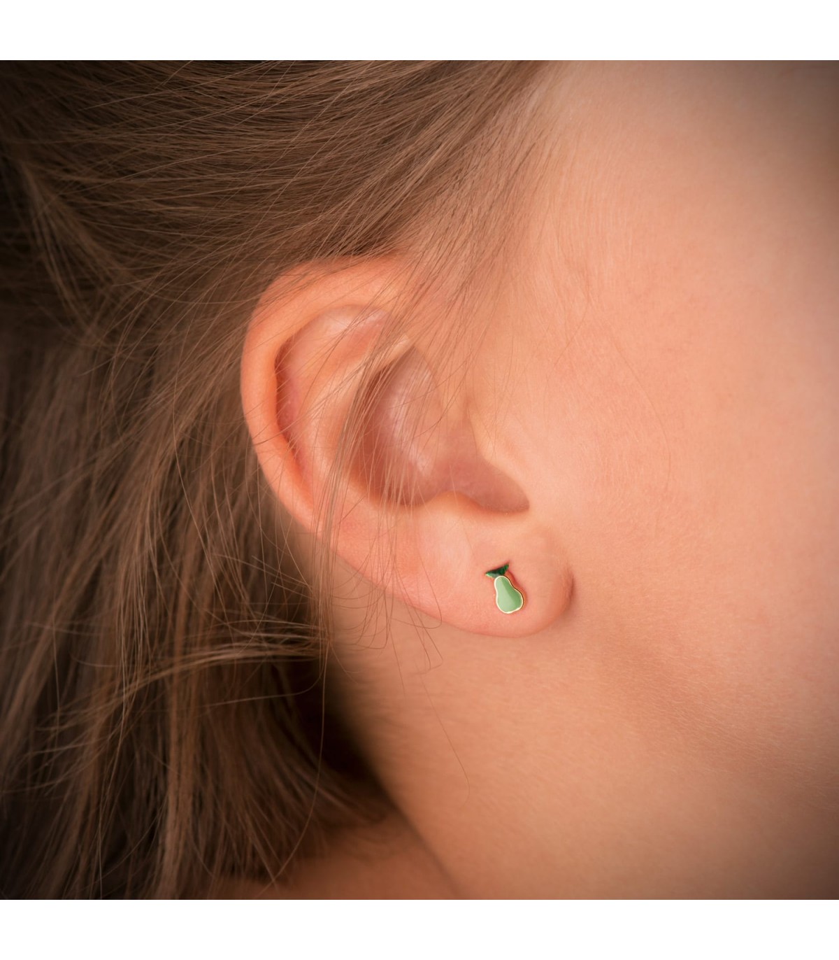 Pendientes de niña Oro 18K Pera. Cierre de rosca / tuerca / tornillo. Pendientes originales para niña frutas.