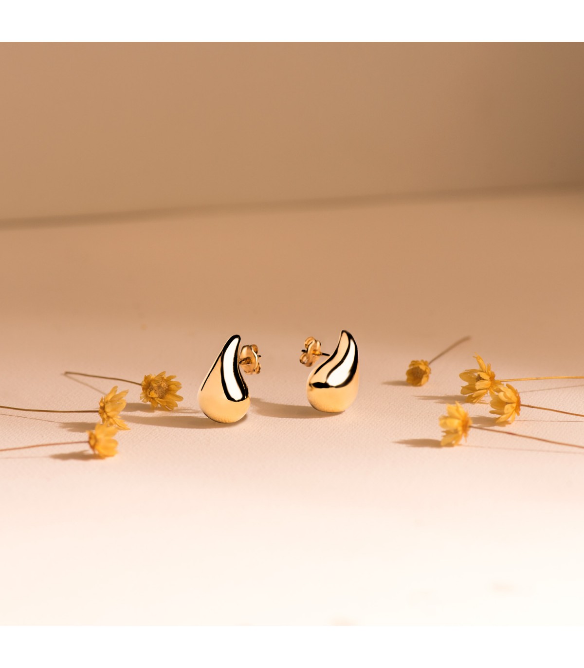 Trendige Ohrringe aus 18K Gelbgold – Tropfenform 16 mm – elegant und stilvoll
