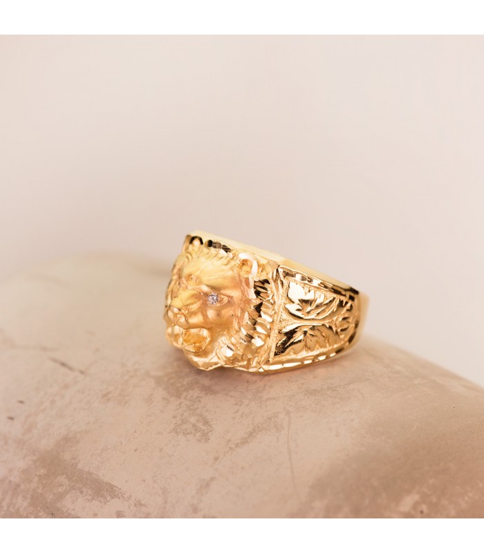 Sello de caballero de oro 18 kilates. Anillos hombres, diseño león, sello macizo.