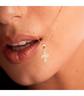 Colgante oro 18k mujer. Colgante cruz con circonitas. Colgante cruz oro amarillo. Colgante cruz oro. Colgantes mujer.