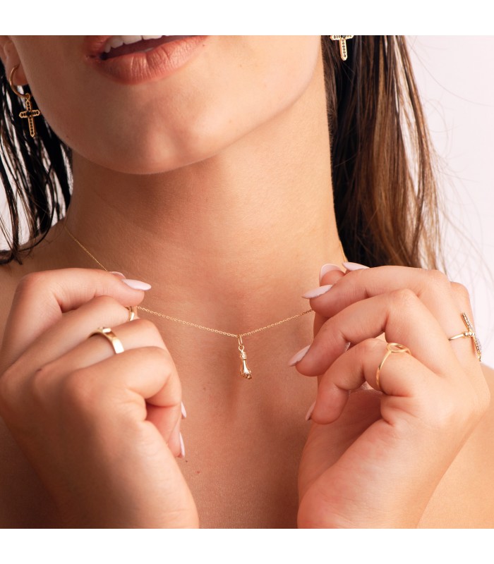 Higa Colgante mano oro 18K 13mm - Puño de oro: Amuletos de suerte y protección, colgante contra el mal de ojo.