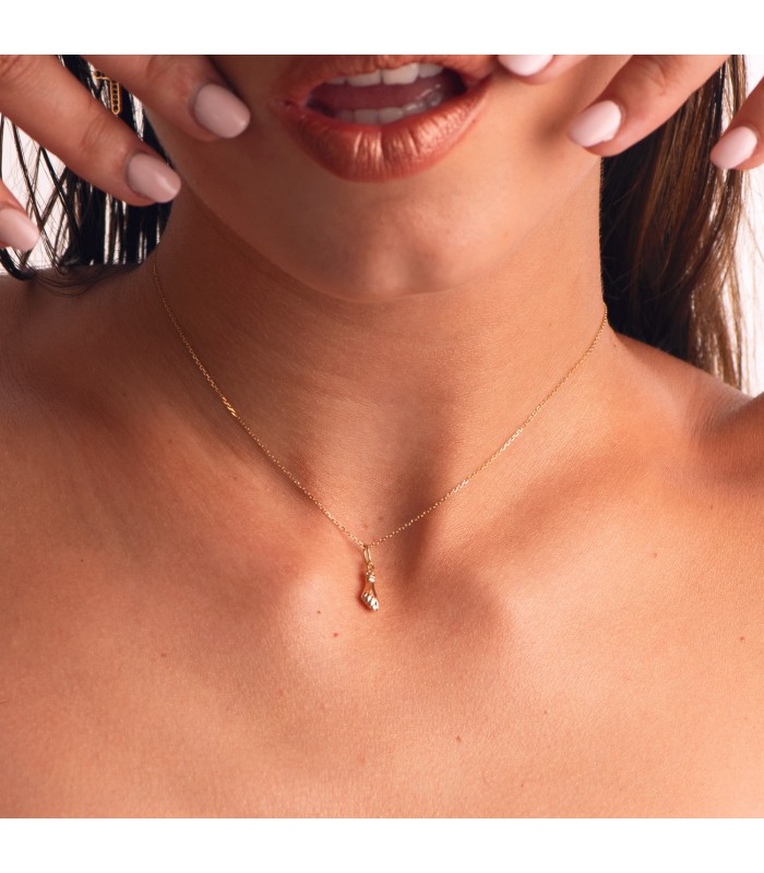 Higa Colgante mano oro 18K 13mm - Puño de oro: Amuletos de suerte y protección, colgante contra el mal de ojo.