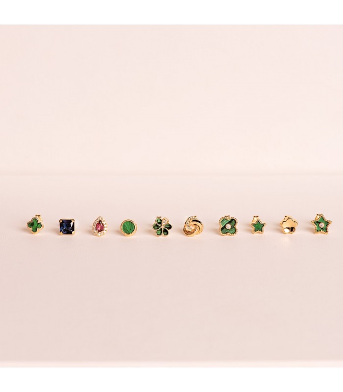 Clous d'oreilles de malachite verte en or jaune. Pour femme.