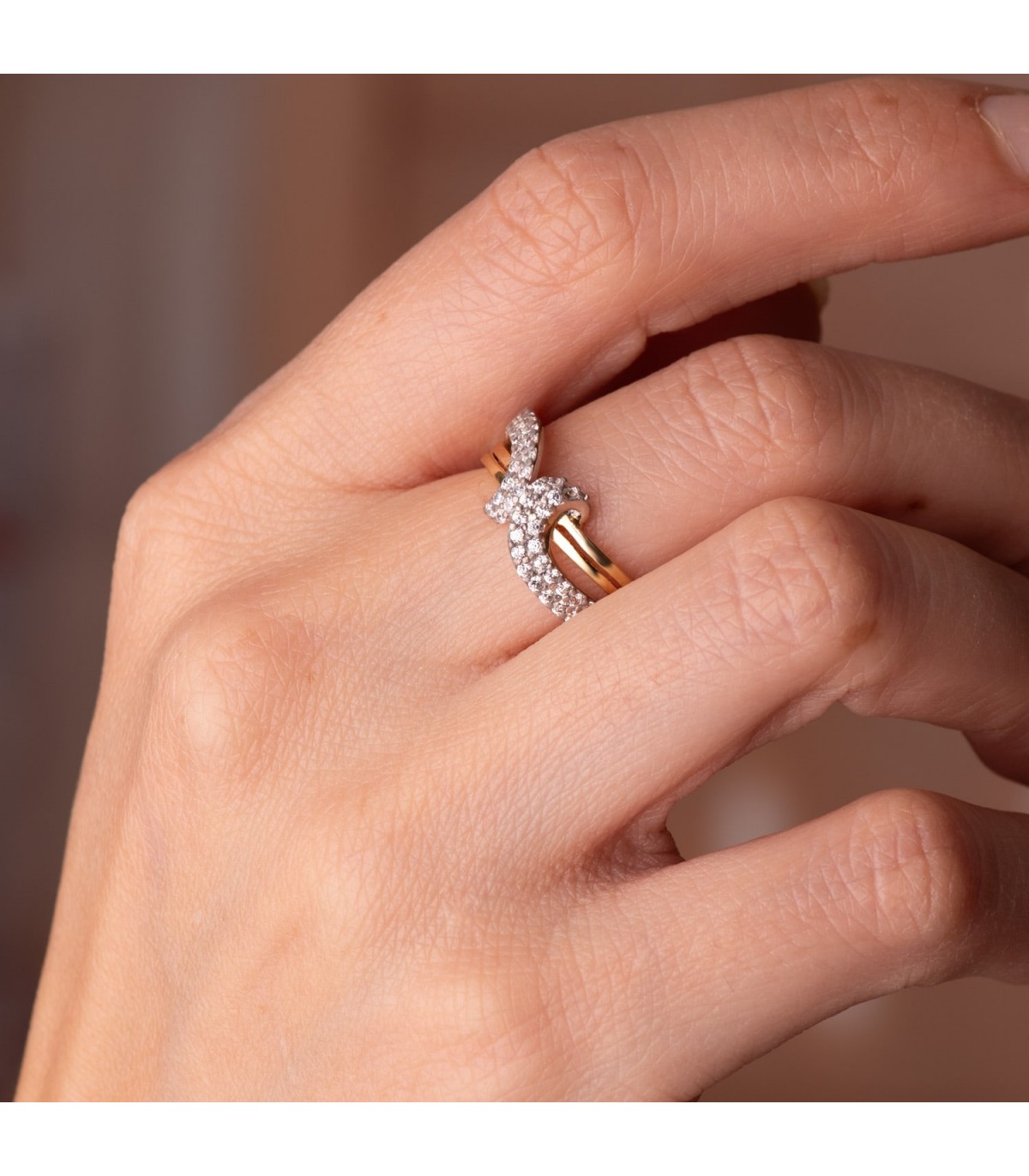 Anillo mujer oro bicolor, modelo Candas con circonitas en oro 18k.