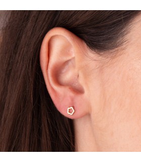 Pendientes Tiana de oro 18 K 5 mm. Diseño flores caladas con cierre de rosca / tuerca. Para recién nacida, bebé o niña.