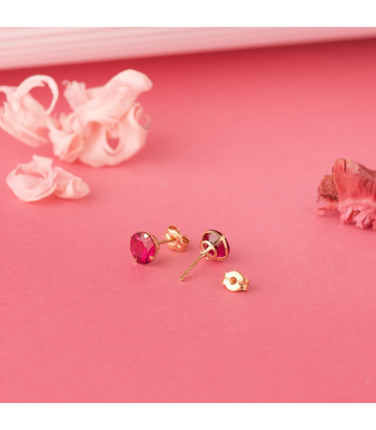 Orecchini punto luce zircone rosso, orecchini a lobo oro giallo 18 kt, da donna.
