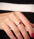 Anillo Dafne oro balnco Corazón rojo circonitas. Anillos para mujer. Anillo promesa de oro.