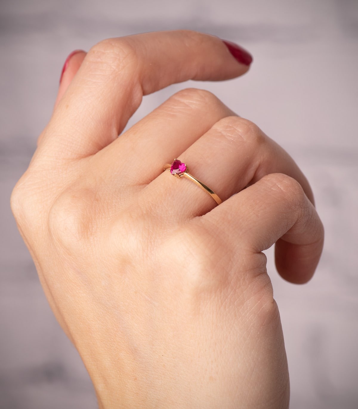 Anillo Dafne Corazón rojo Oro amarillo 18 K -  Anillos para mujer. Anillo promesa de oro.