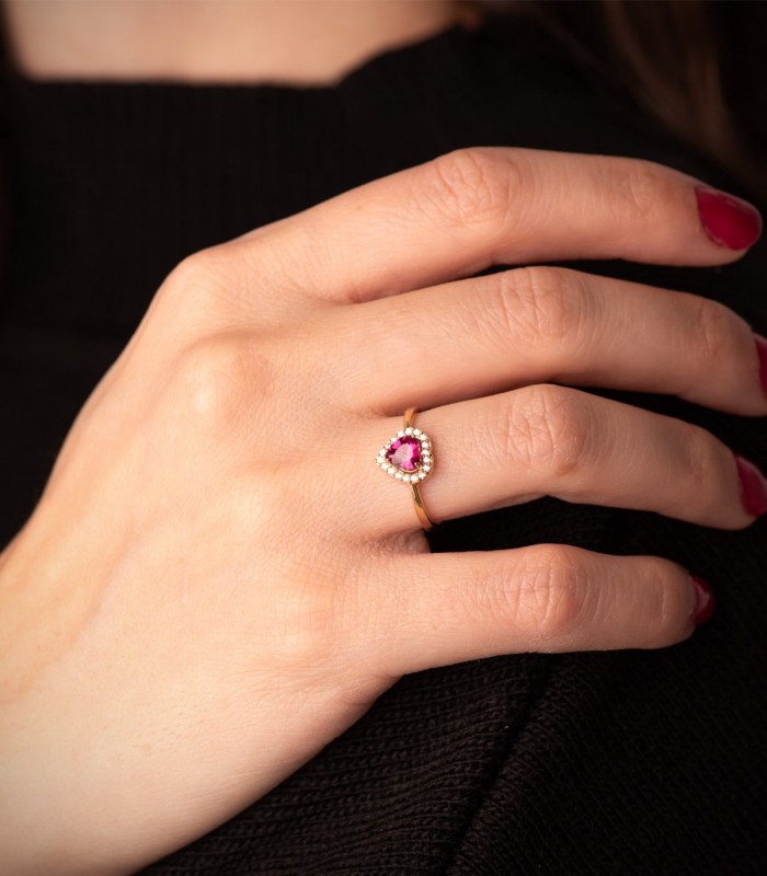 Bague rubis pierre rouge et pavé zircones pour femme or jaune 18 ct Dafne, forme cœur