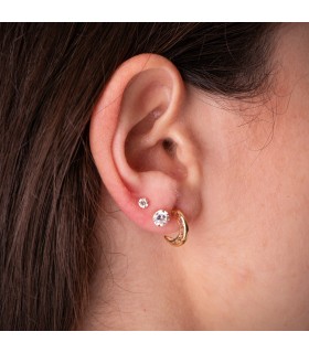 Orecchini cerchio in oro da donna: moderni e spessi. Ideali per feste e tutti giorni. Piercing all'orecchio.