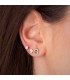 Pendientes de mujer con piedras de colores. Pendientes modernos y piercings de oreja. Topacio azul.