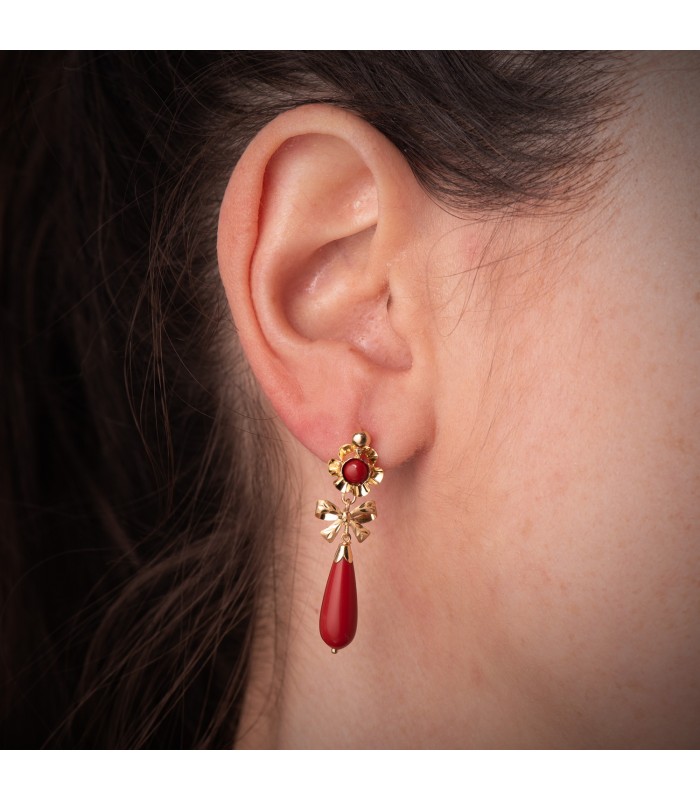 Orecchini pendenti Yosaelis Goccia corallo oro 18Kt 33mm. Lunghi, ricamati.