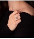 Anello da donna con zaffiro e diamanti. Anello con pietra azzurra. Oro bianco 18 carati.