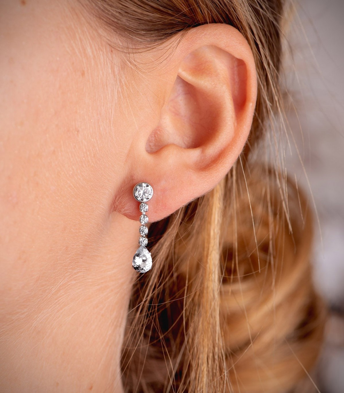 Pendientes de novia largos de oro blanco, joyas para boda y joyería nupcial - Symphonia