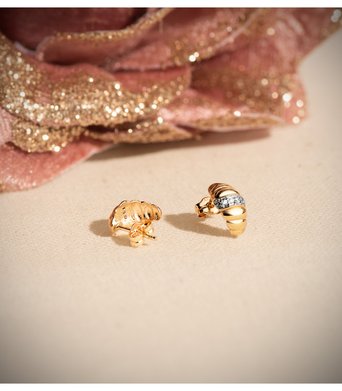 Boucles d'oreilles Croissant Or bicolore 18K. Bijoux d'oreilles modernes pour femme.