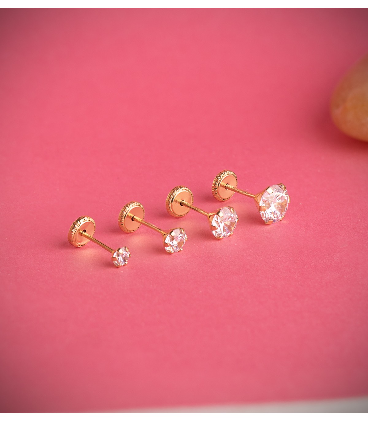 Pendientes garras Montecarlo 3mm Oro 18K. Dormilonas bebé circonitas 6 garras. Cierre rosca.