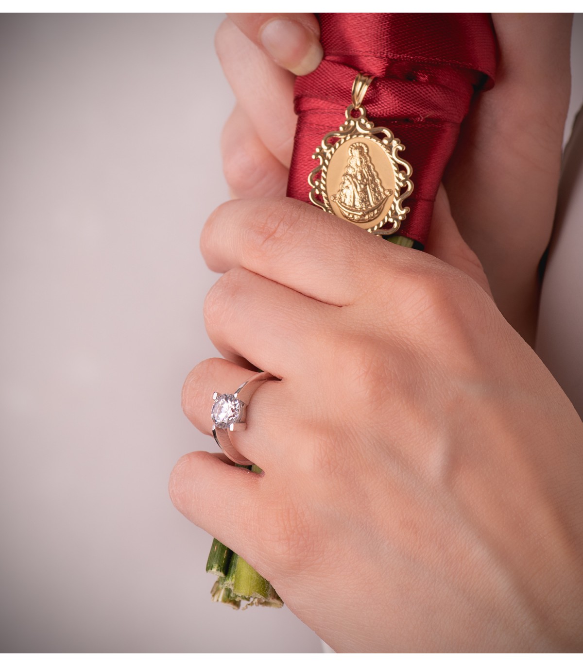Anello Solitario Cora oro bianco 18 Kt