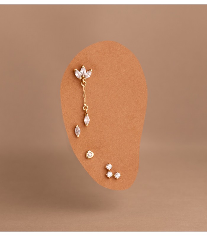 Piercings femme or 18K, trous et perçage oreille, forme cœur, chaînette, pierres.