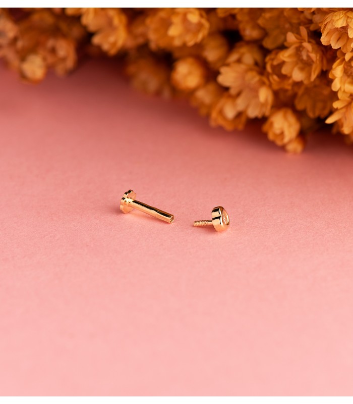 Piercing corazón Medellín Oro Amarillo 18K, circonita brillante, stud, labret, helix, tragus, labio.