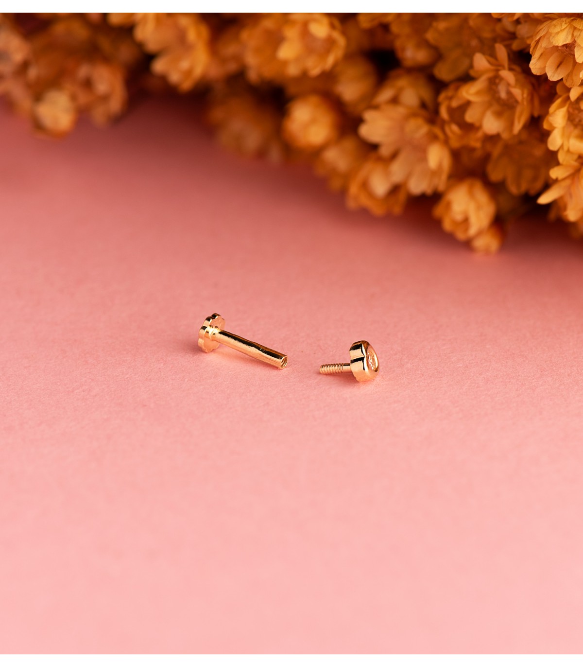 Piercing corazón Medellín Oro Amarillo 18K, circonita brillante, stud, labret, helix, tragus, labio.