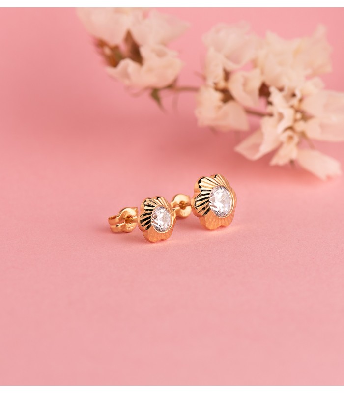 Pendientes Emelie flor tallada Oro Amarillo 18K 9mm Para Niña Comunión o mujer.