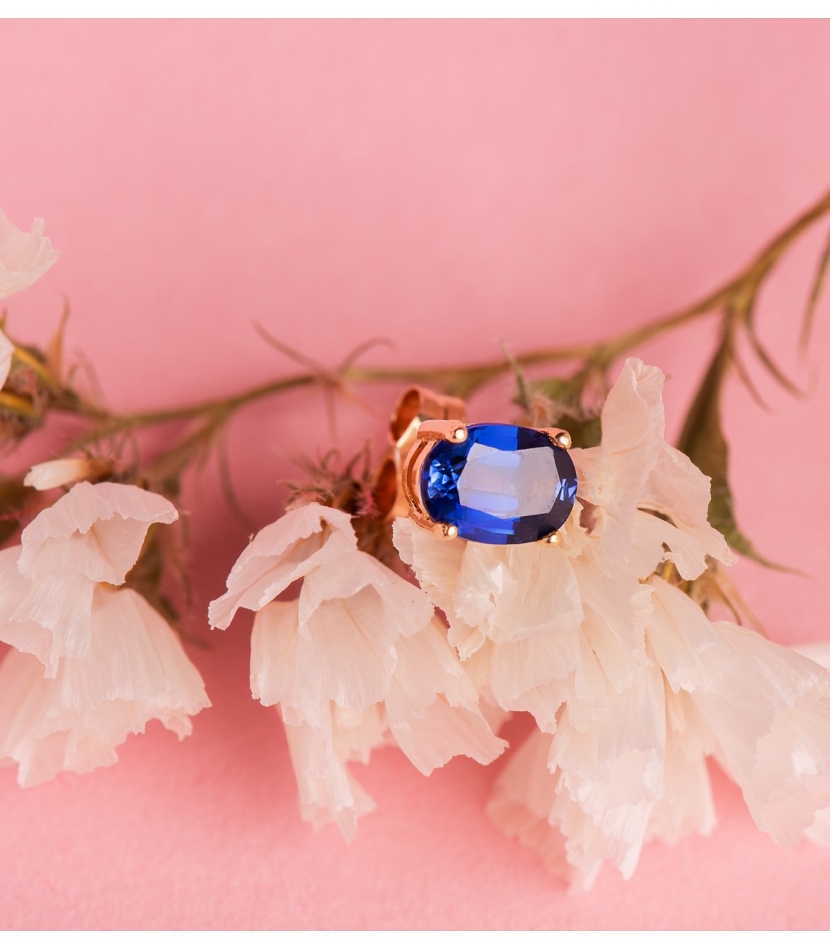 Gold Ohrringe mit Saphir - Nora Oval Ohrstecker Edelstein Blau aus 18K.