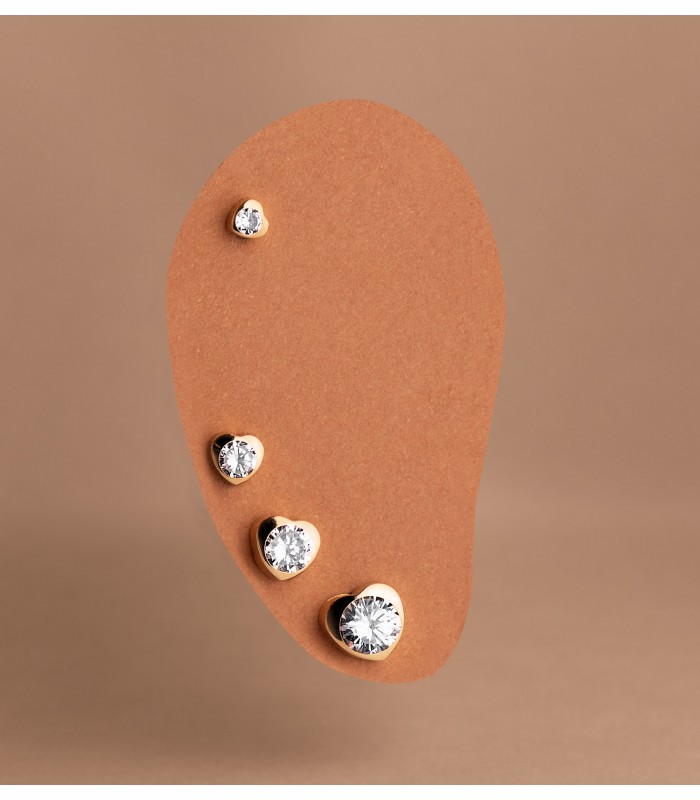 Punto luce in oro giallo 18 Kt Africa 4 mm, con disegno di cuore per neonata.